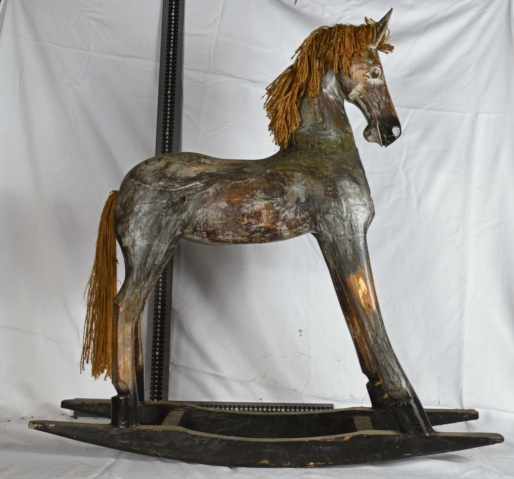 Cheval en bois N°08