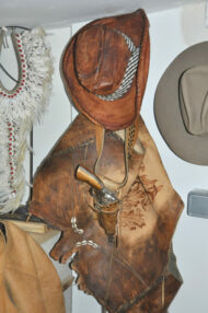 Chapeau et colt Western