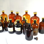 MATERIEL MEDICAL Bouteilles à pharmacie en lot