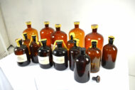 MATERIEL MEDICAL Bouteilles à pharmacie en lot