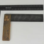 Outil équerre en bois et fer N°48
