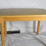 Table pour enfant en bois
