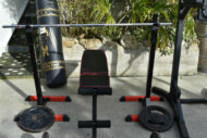 Banc de musculation avec barre
