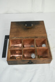 Boite/caisse à monnaie en bois et cuivre – Image 2